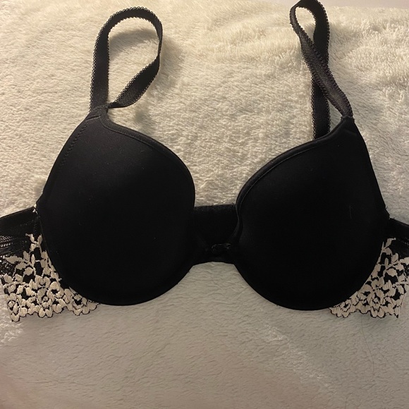 Wacoal Embrace Lace Push Up Bra - Picture 2 of 4